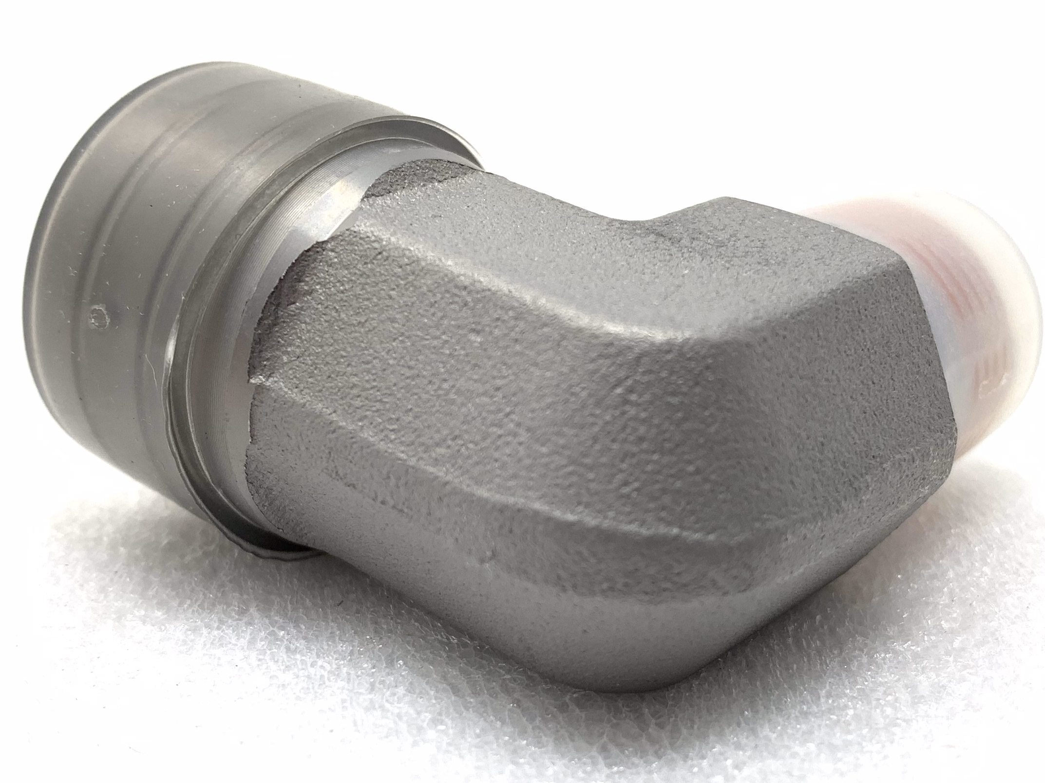 Volvo Truck 21866813 Adapter, 90 Deg 3/8-18NPTF