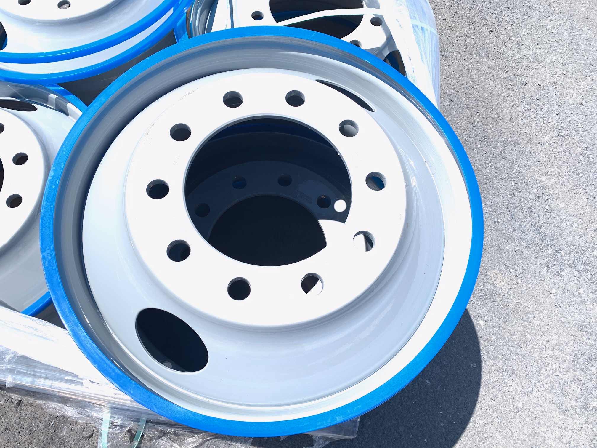Mack Truck 25172335 Disc Wheel 22.5 x 8.25 Powder Coat Gray
